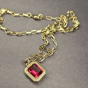 Luxurious Gold Necklace with Vibrant Pink Gemstone
